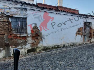 CAPPORTUGAL - Ancien entrepôt idéal pour la réalisation de plusieurs garages dans le centre-ville de Moura  95 m2