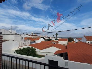 CAPPORTUGAL - Vende-se apartamento T2 – 1º Andar com 2 quartos - Porta-Nova