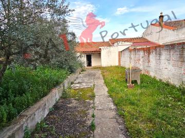 CAPPORTUGAL - A Vendre: Maison R/C, 3 chambres, garage et grande cour arrière