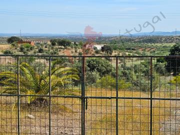 CAPPORTUGAL - 119 900€  A vendre terrain clôturé de 12,8 hectares à Póvoa de São Miguel avec puit et améliorations urbaines