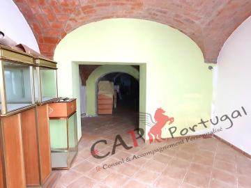 CAPPORTUGAL - 40 000€ - Vende-se local comercial muito bem situado com 63 m2 em Mour4