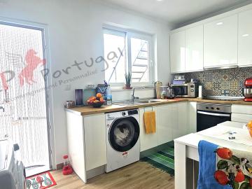 CAPPORTUGAL - Maison R/C à vendre - 2 chambres, salon, cuisine, salle de Bain, cours interieur et terrasse