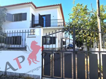 CAPPORTUGAL - 397 000 € - Villa de 4 chambres d’une superficie brute de 292 m² dans le quartier privilégié de la ville de Beja,